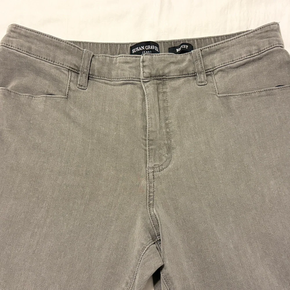Susan Graver Stretch Denim Bootcut Classic Jeans Gray Wash - Picture 2 of 4